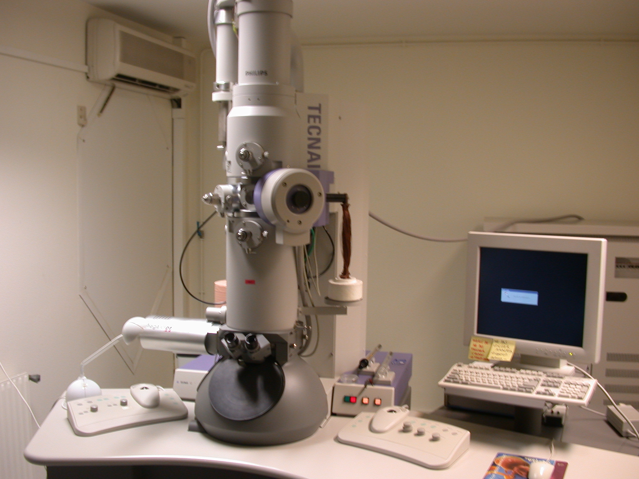 Microscope électronique en transmission TECNAI 12